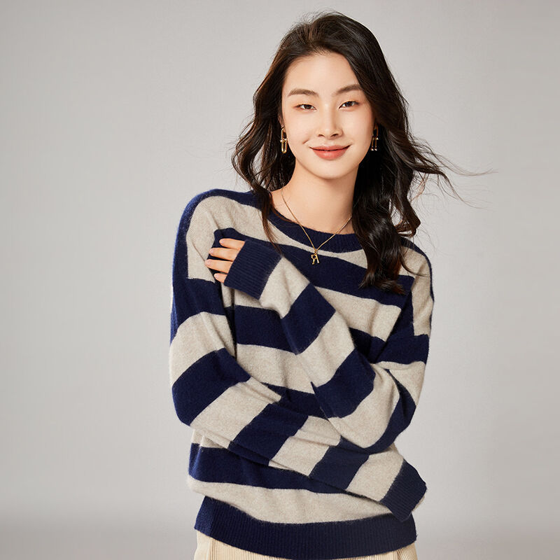 【針織衫推薦小撇步】如何挑選時尚又百搭的針織衫款式? 31 針織衫挑選小撇步4:簡單條紋圖案