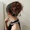 Кофейный пион, жемчужная цепь, зажим