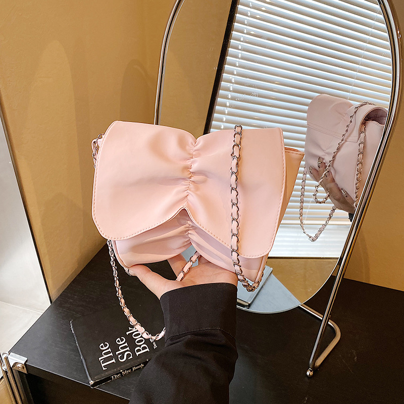 Bolso de cadena de diseño de nicho 2025 verano nuevo bolso femenino textura esmerilada bolso de hombro estilo occidental pliegue bolso de mensajero marea
