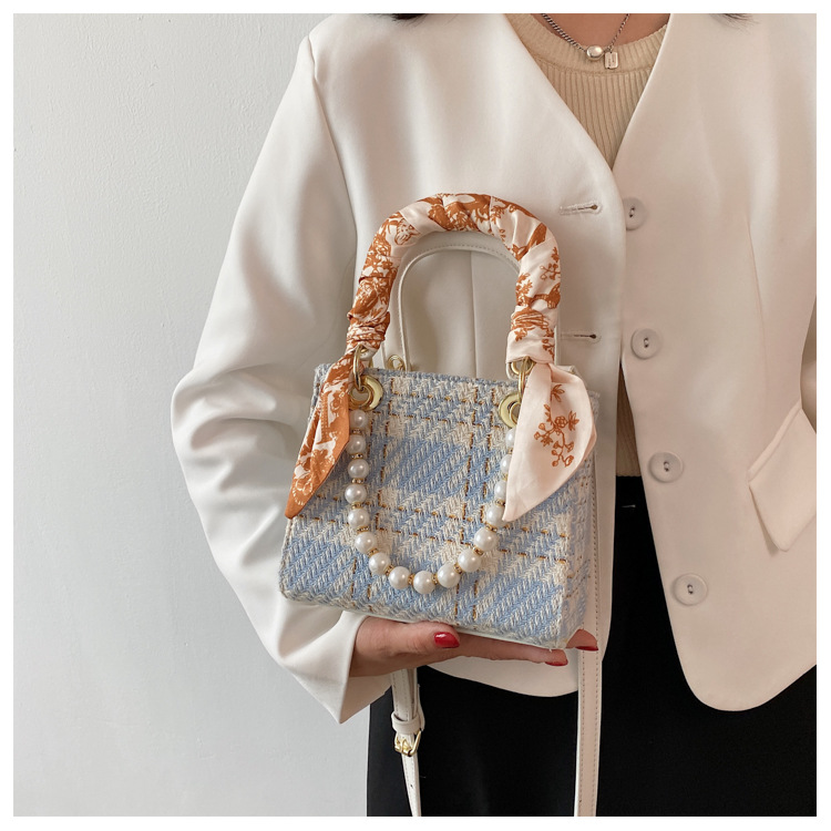 Fashion Plaid Pattern Pearl Chain Cross-body Handbag display picture 5