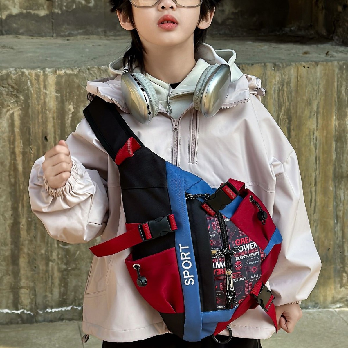 Boys' trendy sports graffiti print chest bag, Korean style children's crossbody bag, girls' student outdoor casual small shoulder bag