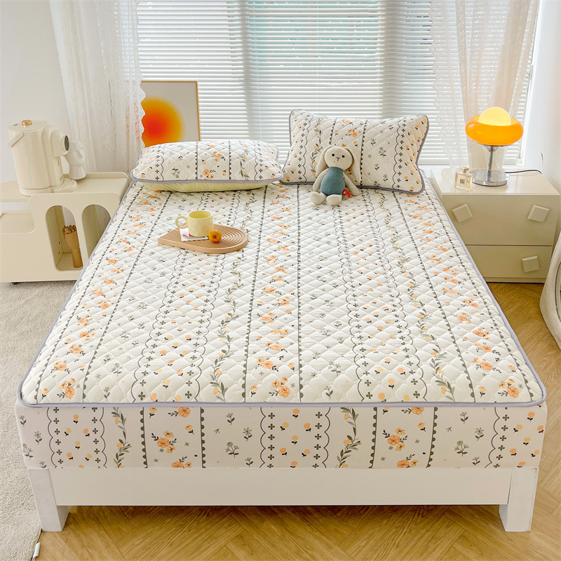 A-class antibacterial quilted bedspread protector with a three-piece set for dream beds, featuring printed quilted cotton sheets, suitable for babies