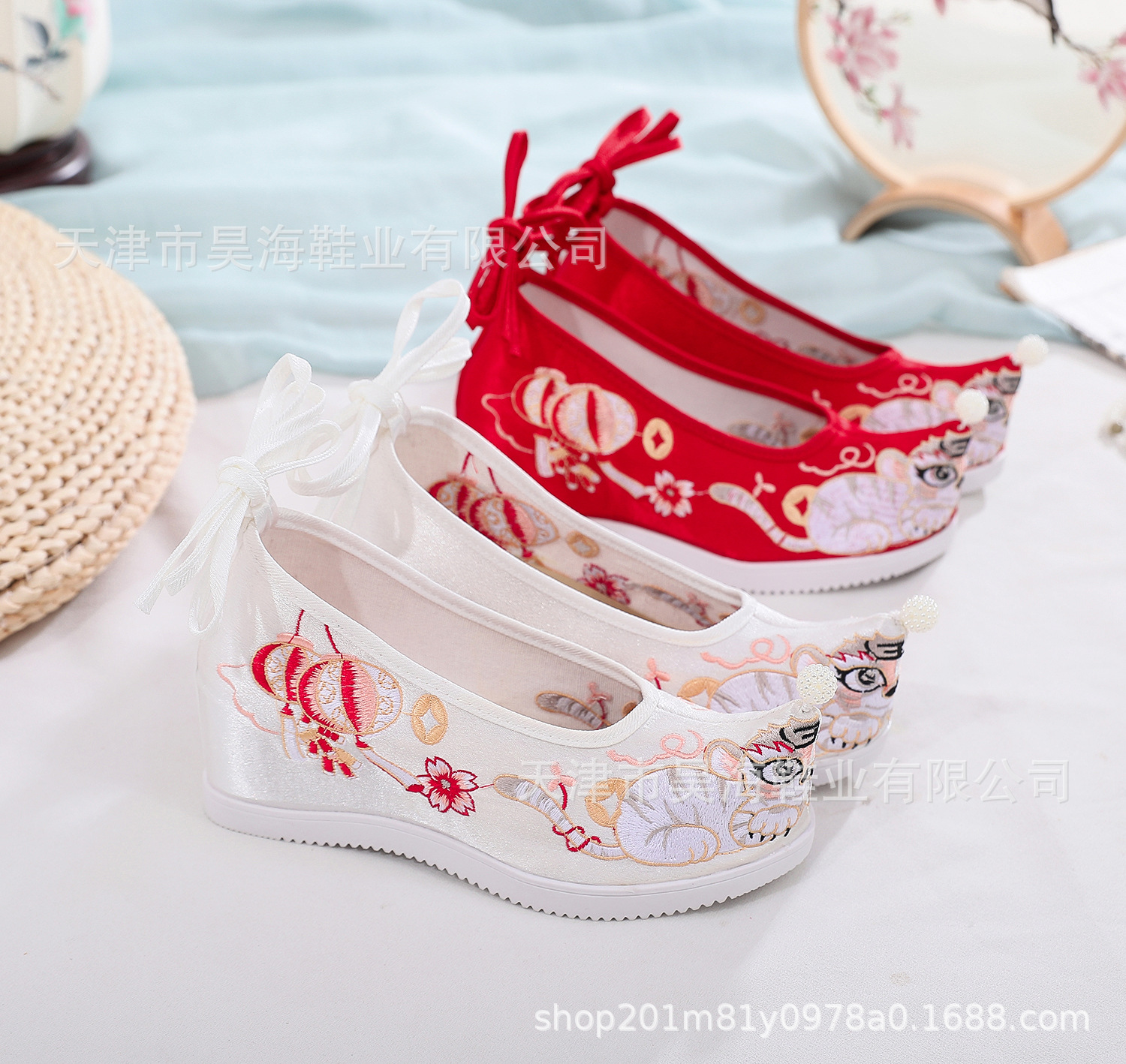 虎虎生威虎头绣花鞋民族风刺绣喜庆虎年汉服鞋中国风翘头布鞋