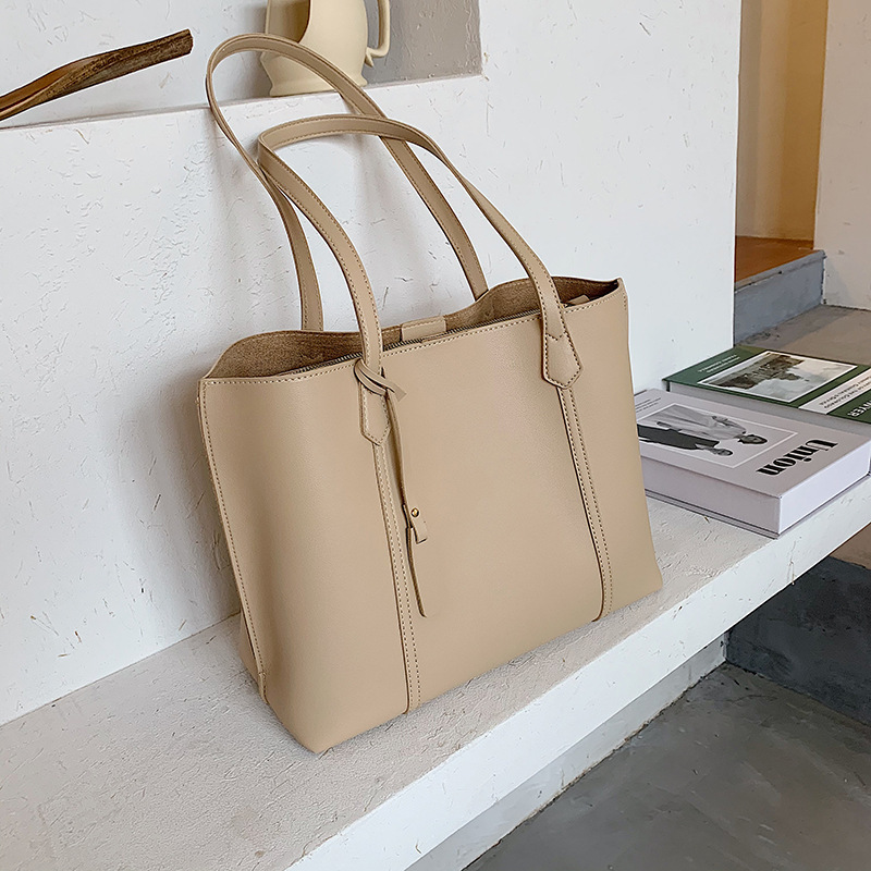 Bolso transfronterizo de las nuevas mujeres bolsa de gran capacidad de superficie blanda bolsa de mano de moda europea y americana bolsa de mensajero de hombro de las mujeres