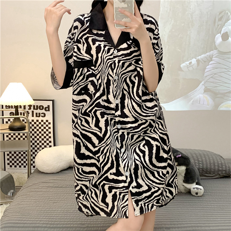 Pijamas de verano para mujer de manga corta de hielo y nieve camisón de seda suave ropa de hogar vestido de camisa con estampado de leopardo 2211 TikTok entrega en vivo