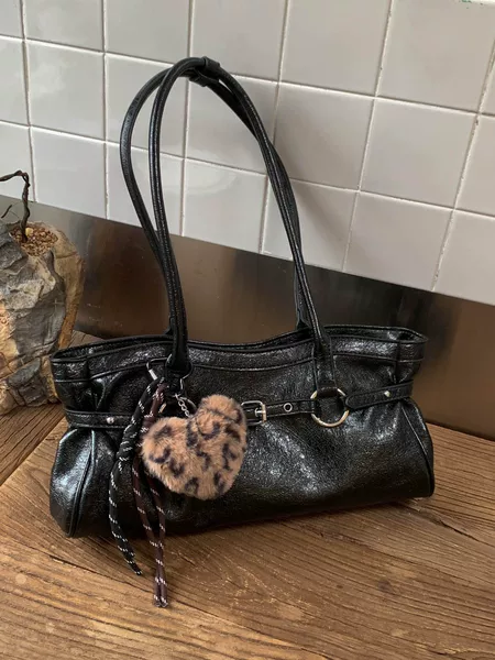 Versatile and Stylish Underarm Bag 2026 Large Capacity Women's New Trendy Retro Hot-Selling Commuter Shoulder Bag