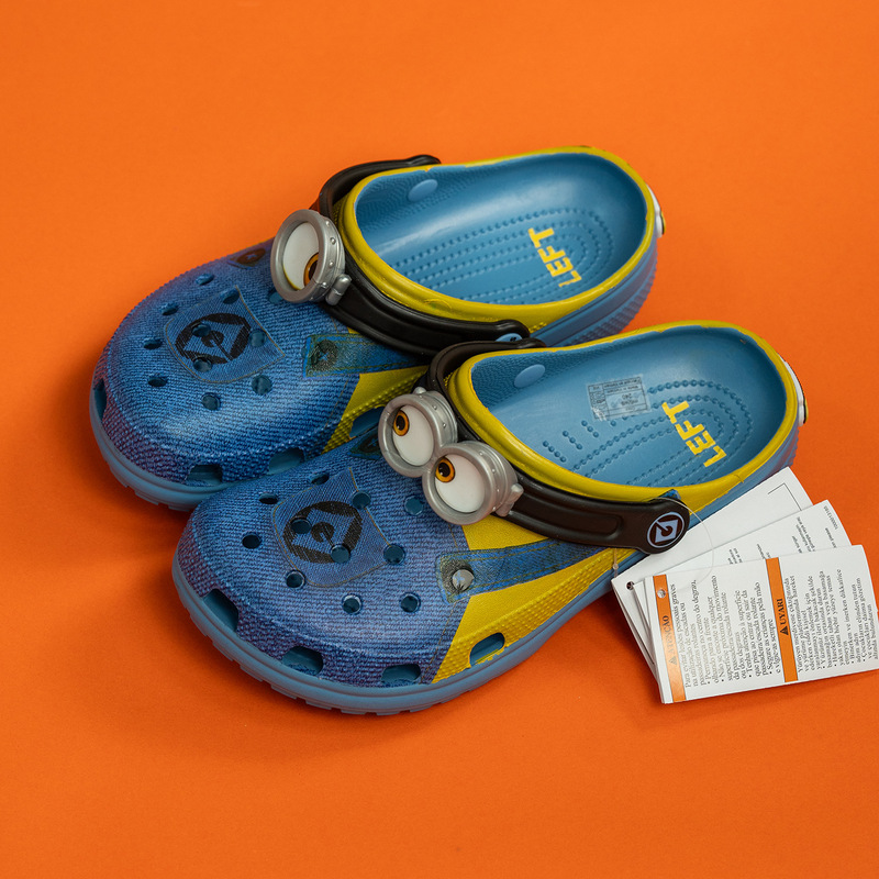 Crocs Minions Glasses Style Student Children's Outdoor Breathable Non-Slip Fashionable Beach Closed-Toe Sandals Crocs Minions Glasses Style Student Children's Outdoor Breathable Non-Slip Fashionable Beach Closed-Toe Sandals