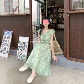 轻奢高级感名媛风气质法式碎花网纱吊带连衣裙绿色高腰显瘦长裙子