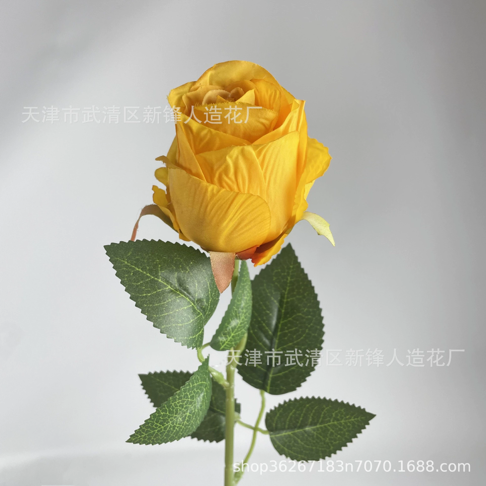 Розовая сливовая ложбинка Bulgarian False Flower Plastic Flower Decoration шелковый цветок Гостиная имитационная цветочная композиция для свадьбы