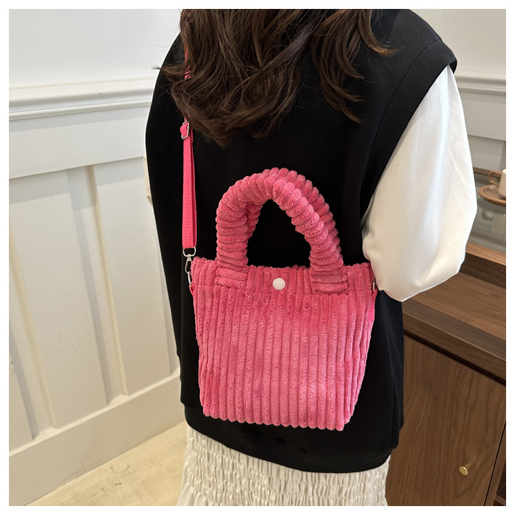 2025 New niche and fresh bucket bag, cute, fashionable and casual crossbody bag, versatile solid color handbag wholesale undefined