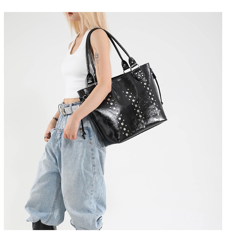 Trendy schoudertas met studs voor dames grote casual shopper_voghion.com