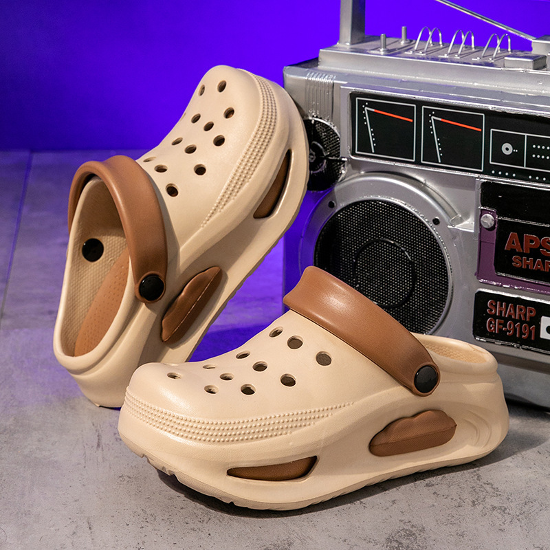 Dongdong zapatos de mujer 2025 nuevo verano desgaste de soleas gruesas antideslizantes desodorantes arena pisar mierda sensación zapatillas de mujer frías