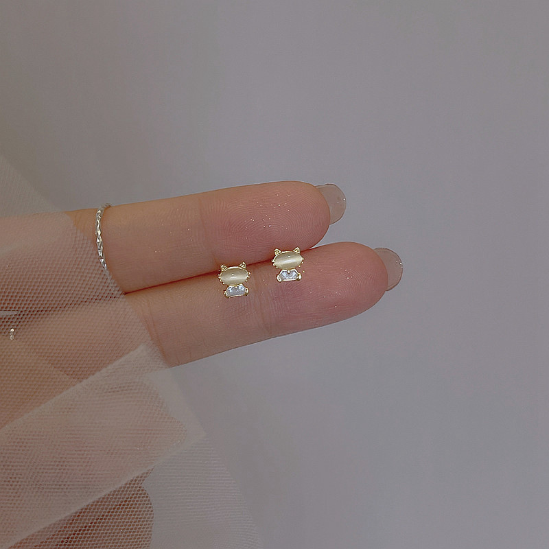 Opal cat cat silver earrings female Korean-style niche design temperament cute kitten earrings sleep without picking Opal cat cat silver earrings female Korean-style niche design temperament cute kitten earrings sleep without picking