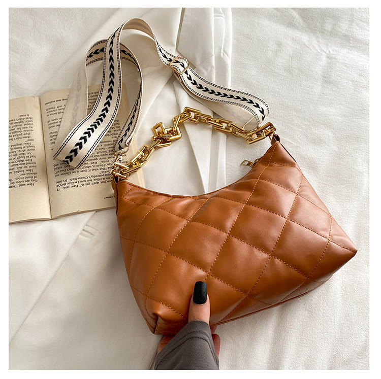 This Year's Popular Small Bag Women's Bag 2022 New Fashion Rhombic Western Style Messenger Bag Internet Celebrity Solid Color Chain Bag display picture 6