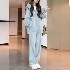 グレーのスポーツスーツの女性は春のゆったりとした帽子付きのカーディガンの春の組み合わせで、カジュアルな秋冬の2つのセットを用意しています。