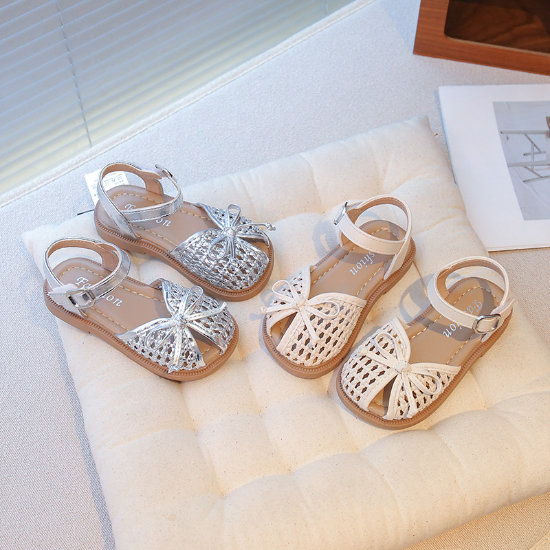 Sandalias Baotou para niñas Zapatos de princesa de moda Verano 2025 Nuevos zapatos de playa para niños Sandalias tejidas huecas para niñas