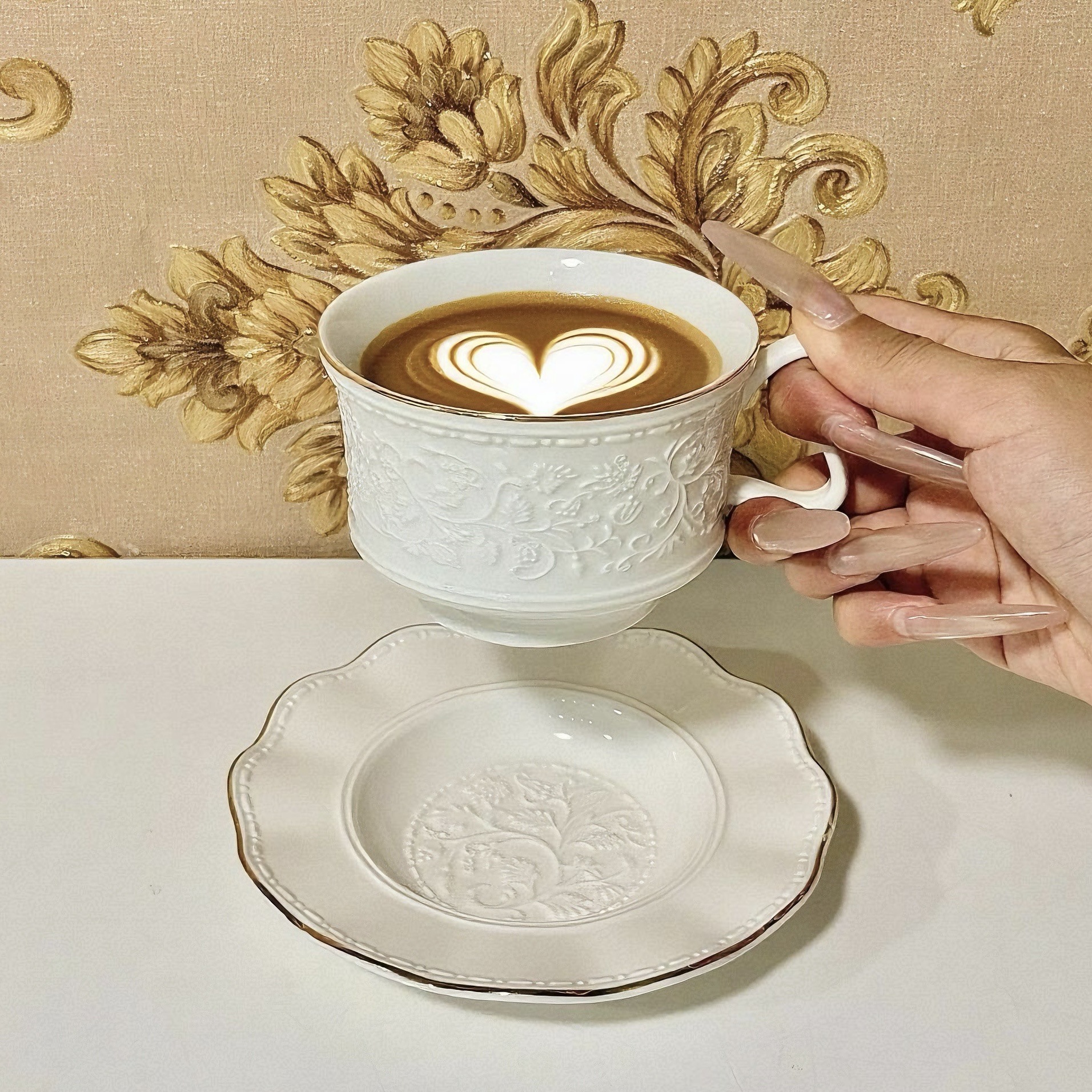 Retro estilo francés pintado oro relieve palacio cerámica tazas de café platos exquisitos tazas de té de la tarde taza de latte taza de flores