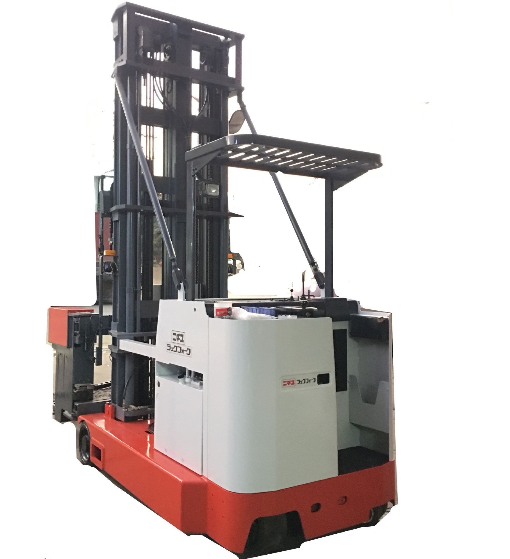 1.5吨窄巷道叉车三节自由提升门架升高7.5米高位叉车三向叉车出租