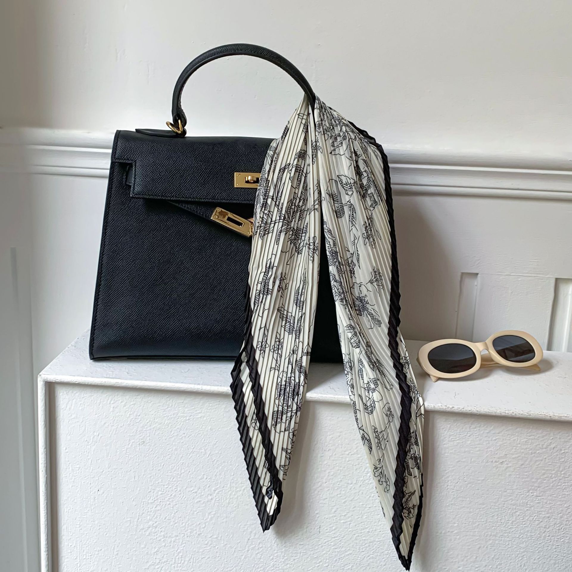 Bufanda de seda arrugada Sentido avanzado Nueva bufanda de diamante impresa de temperamento de primavera y verano Bufanda decorativa de todo fósforo Bufanda de seda atada