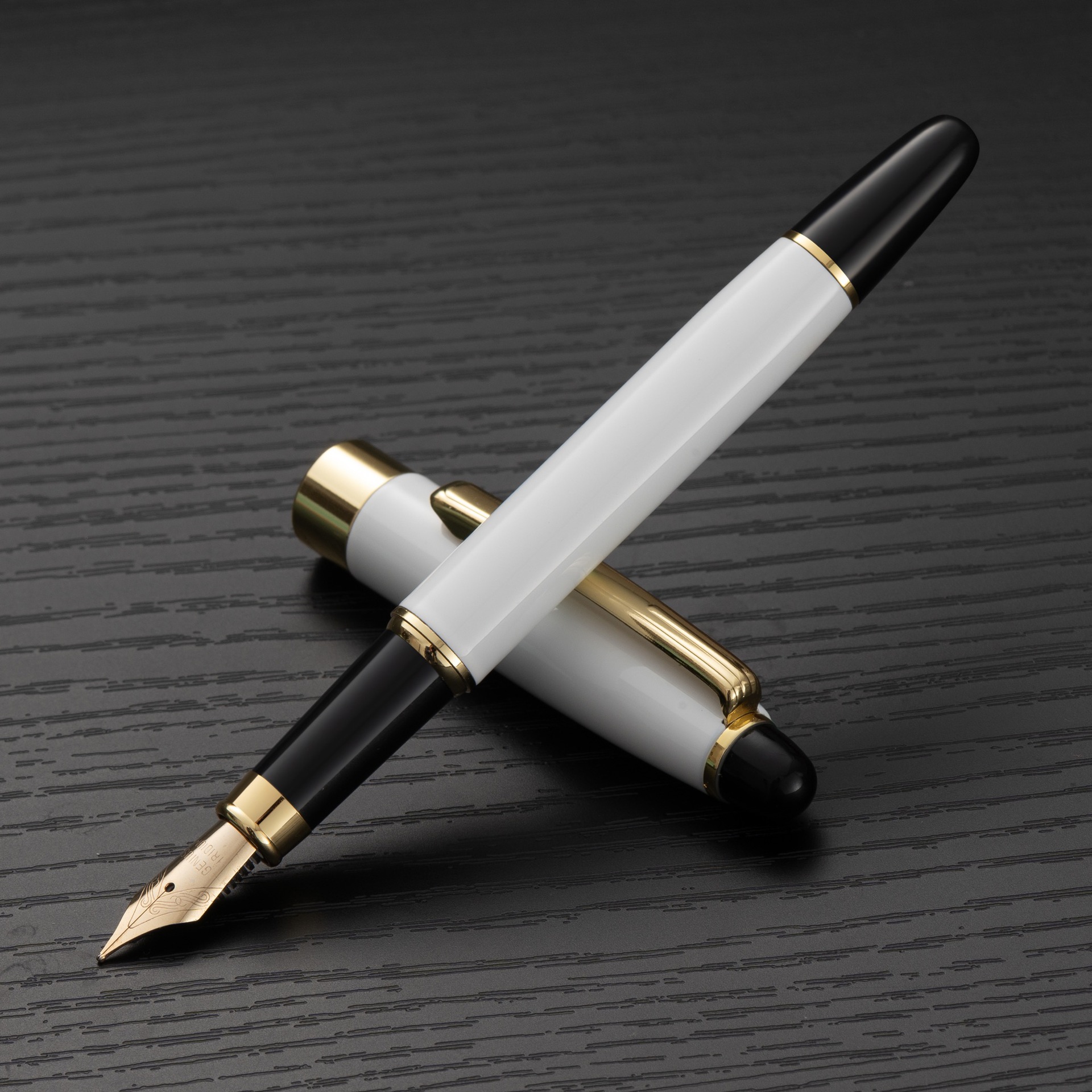 Fabricante spot al por mayor metal 26 bolígrafo de punta brillante caligrafía caligrafía pluma estilográfica de tinta impresión de regalo LOGO