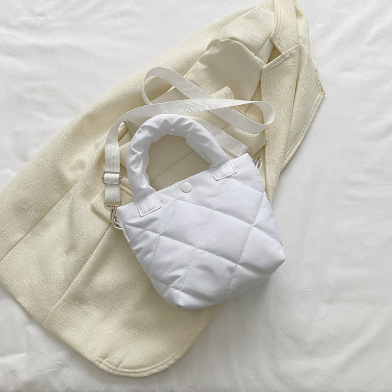 Bolso casual simple francés para mujeres 2023 primavera nueva moda simple bolso de cubo bolso de brazalete bajo mochila