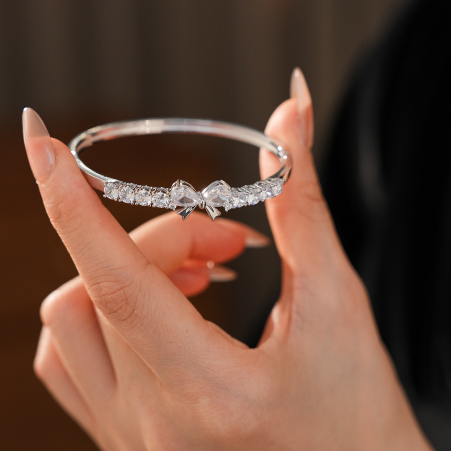 Pulsera de amor solar de circón galvanizado en oro real