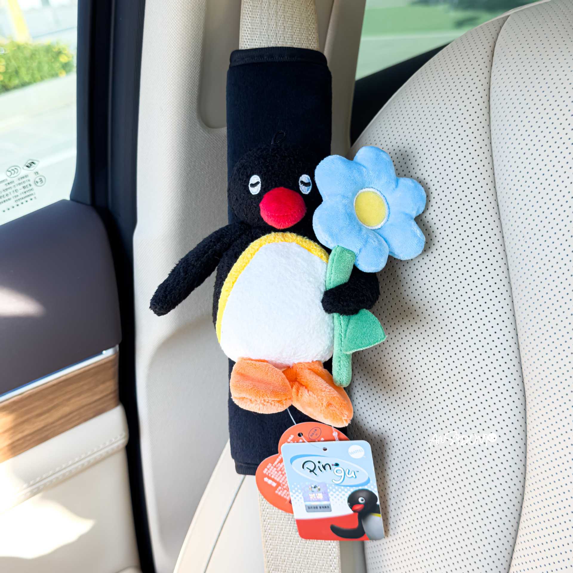 Authentic Pingu Doll Car Seatbelt Shoulder Pad, Cute Penguin Family Car Seatbelt Protector for Children, Prevents Neck Strangulation