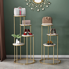 ���b��չʾ�ܙ���չʾ̨�ߵ�Ь������м��b���ʯ�Ѝu����ˮ̨