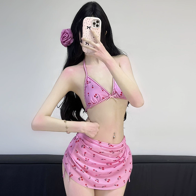 Новый купальник из трех частей