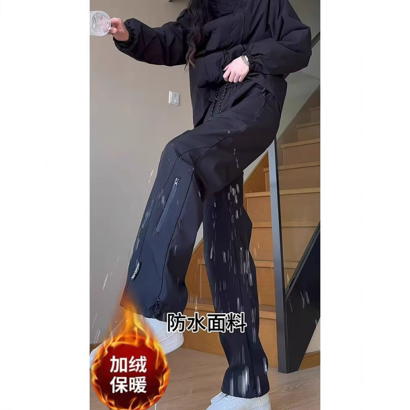 Cold-proof rush pants women's autumn and winter fleece-lined straight overalls windproof waterproof outdoor casual mountaineering long pants Cold-proof rush pants women's autumn and winter fleece-lined straight overalls windproof waterproof outdoor casual mountaineering long pants