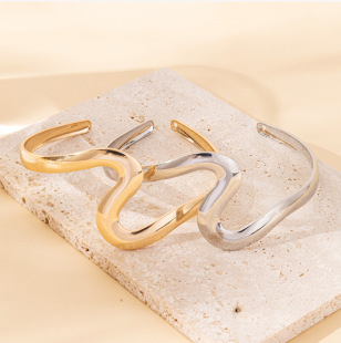 European and American Cross-Border New Metal Glossy Armband Niche Fashion Open Wave Arm Bracelet European and American Best-Selling Arm Decoration