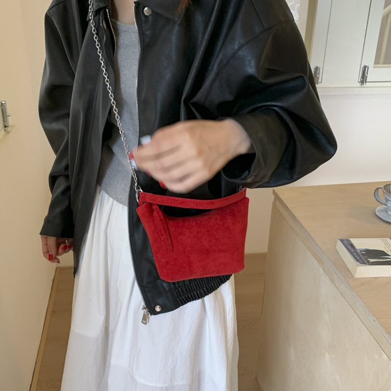 Bolsa de mano mate de alta sensación, bolso de brazo universal para mujeres, otoño y invierno 2025, nuevo tipo de bolso de hombro de viaje, bolso de mochila universal