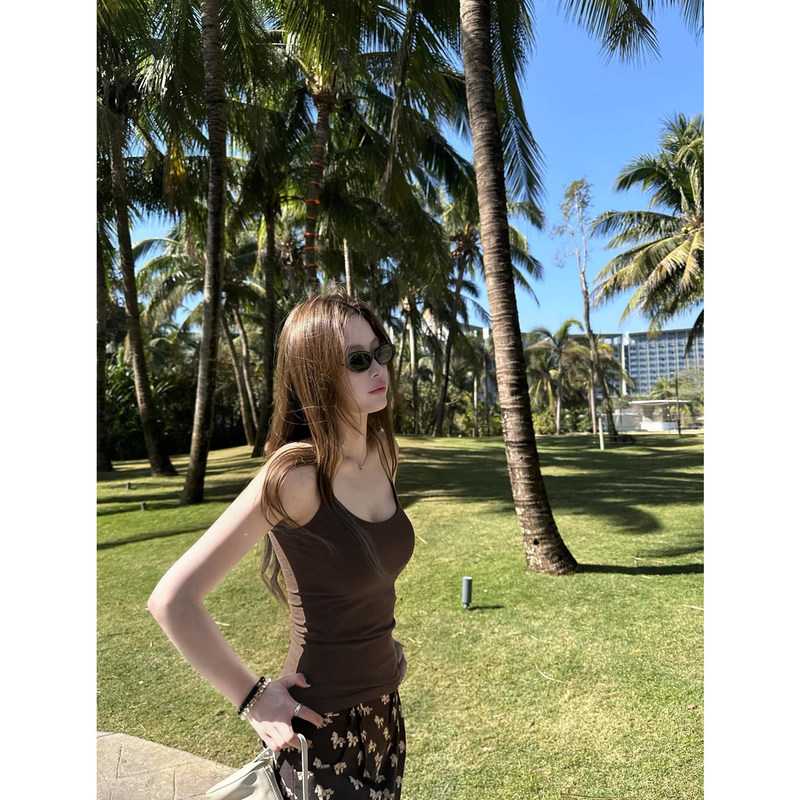 Chestnut brown camisole tube top for women, a stunning early summer top, slim-fitting with a beautiful back, perfect for a beautiful summer outfit Chestnut brown camisole tube top for women, a stunning early summer top, slim-fitting with a beautiful back, perfect for a beautiful summer outfit
