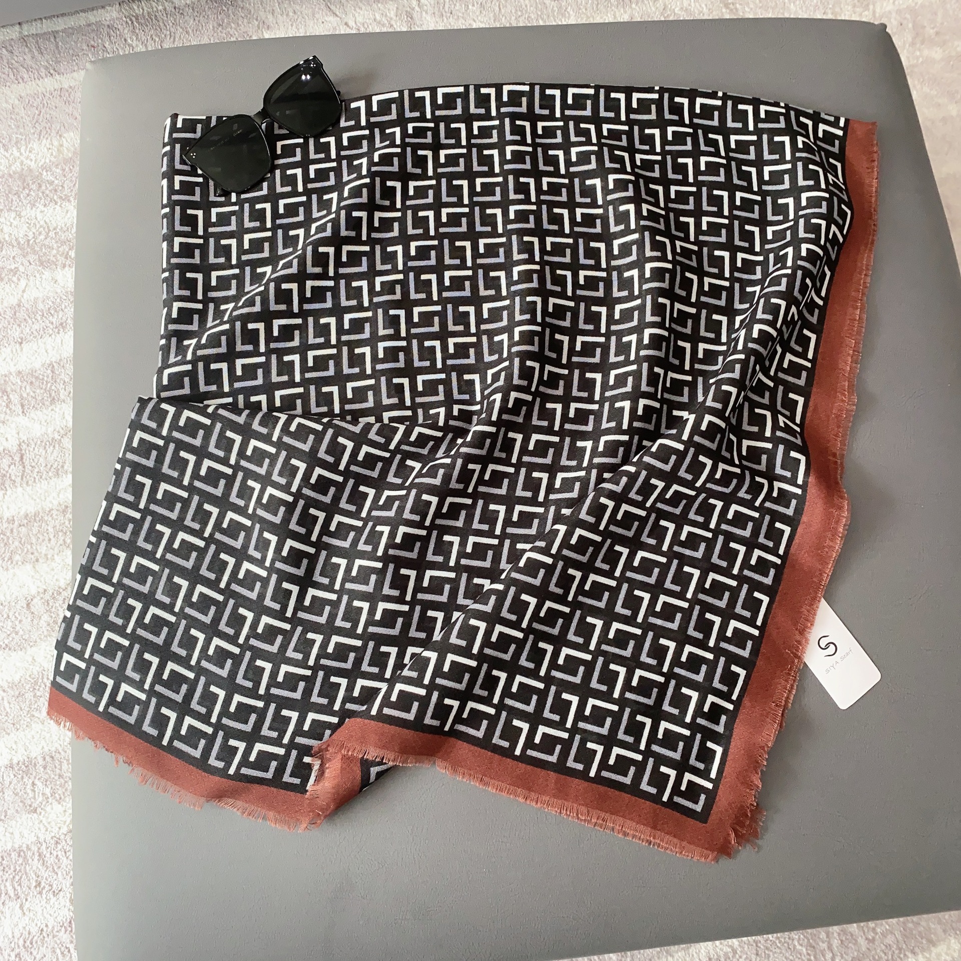 Nueva moda 130cm dividir algodón y lino sensación bufanda contraste color letras elegante todo-fósforo bufanda de seda chal decorativo para mujeres