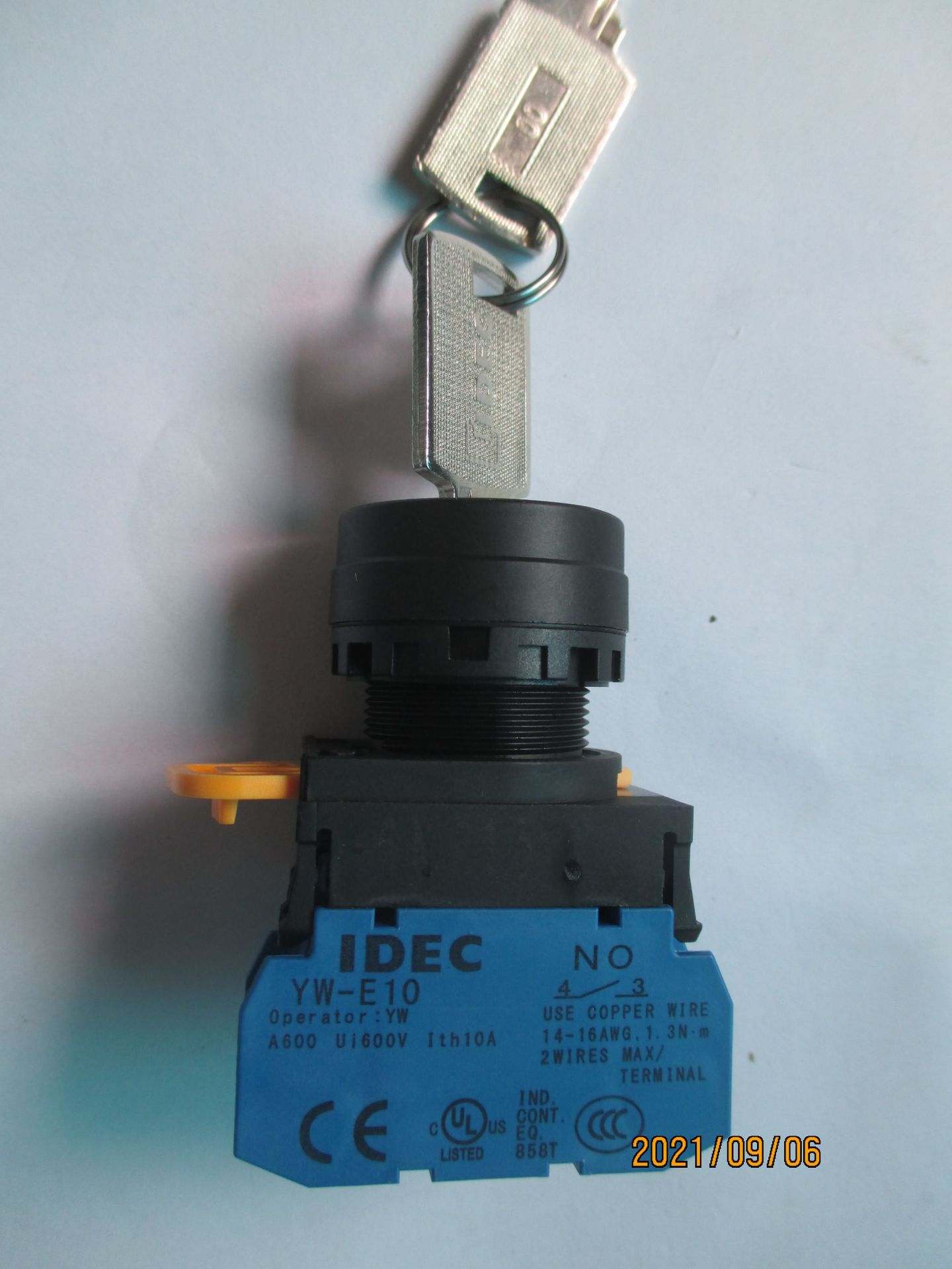 供应全新和泉钥匙开关YW1K-2AE10