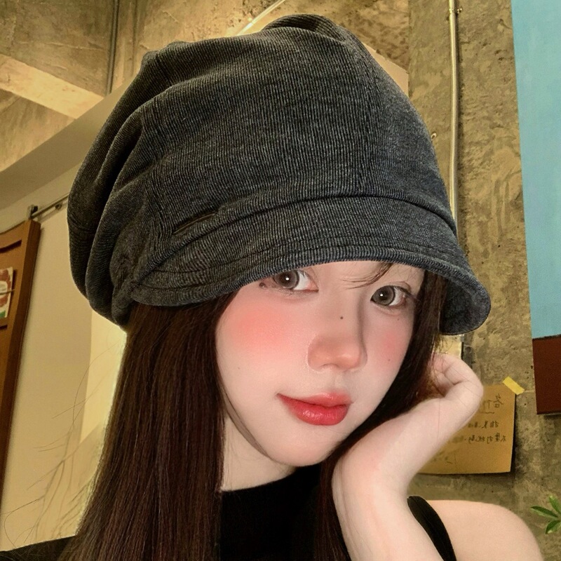 Korean-style short-brim beanie for women with large head circumference, autumn niche retro plain knit cold weather hat, face-slimming beanie