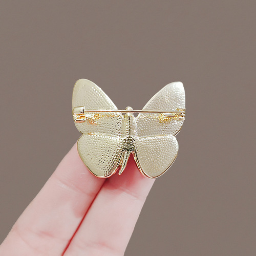 High-end temperament Wanzhou same style butterfly brooch exquisite suit corsage accessories anti-fritillary anti-exposure pin women's chest