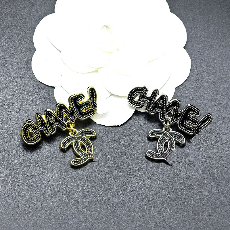 Premium Personalized Letter Enamel Brooch Black Enamel Pendant Double C Pin Niche Versatile Chanel-Style Trench Coat Accessory
