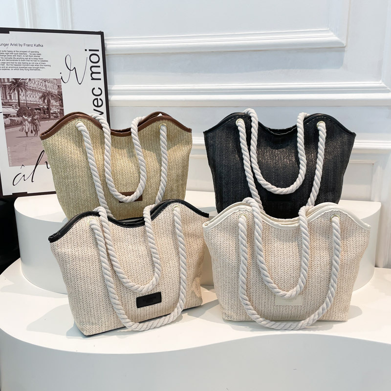 2025 nuevo bolso de verano de gran capacidad vacaciones junto al mar ocio tejido de paja bolso de un solo hombro tejido de nicho