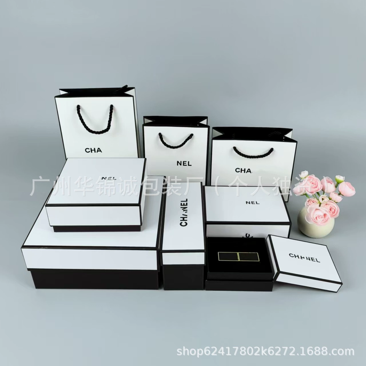 Подарочный набор Xiaoxiang: черно-белые духи, косметическая сумка, упаковка для помады, очищающее средство для лица, средства по уходу за кожей, портативная сумка для покупок