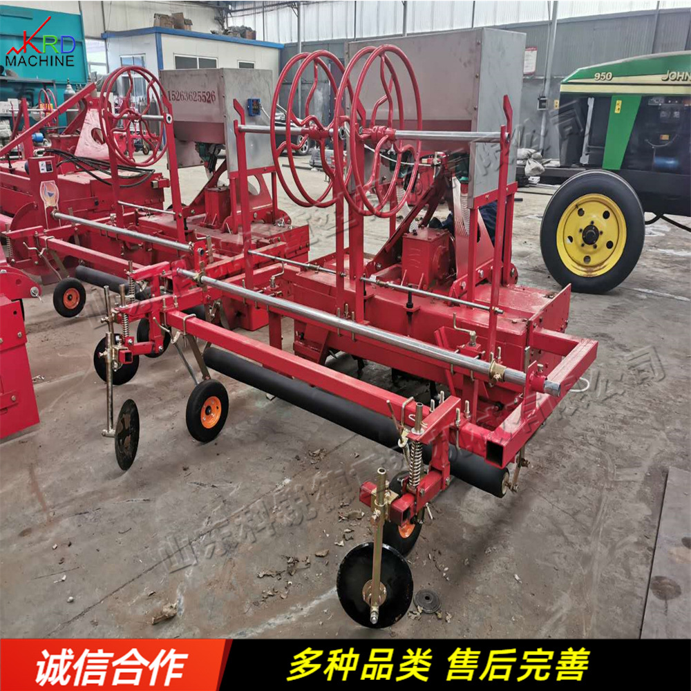 红薯种植起垄覆膜机 拖拉机后置式打药铺膜机 农田起垄覆膜打孔一