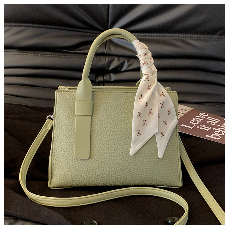 Women's Medium Pu Leather Solid Color Basic Vintage Style Zipper Crossbody Bag display picture 69