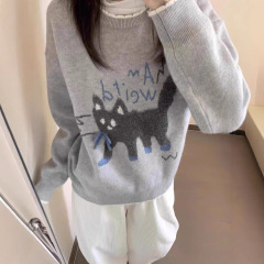 怠惰な風の子猫のジャカードは丸首のニットの柔らかいモチの灰色のセーターのかわいい秋冬の女性の中で上着を掛けます。
