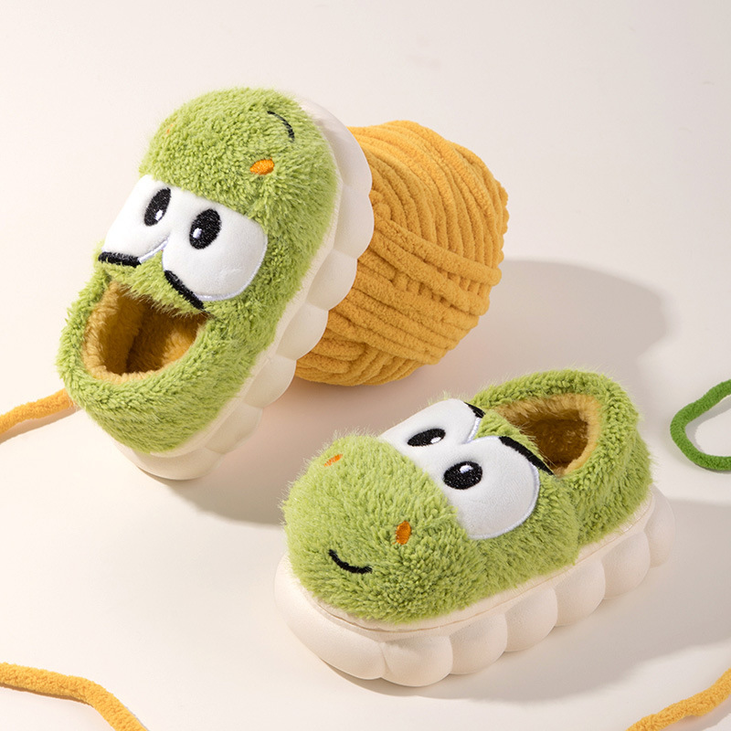 Zapatos de algodón infantil al por mayor bebés calentamiento de invierno interior de dibujos animados zapatos de algodón de peluche bonitos zapatos de invierno suaves