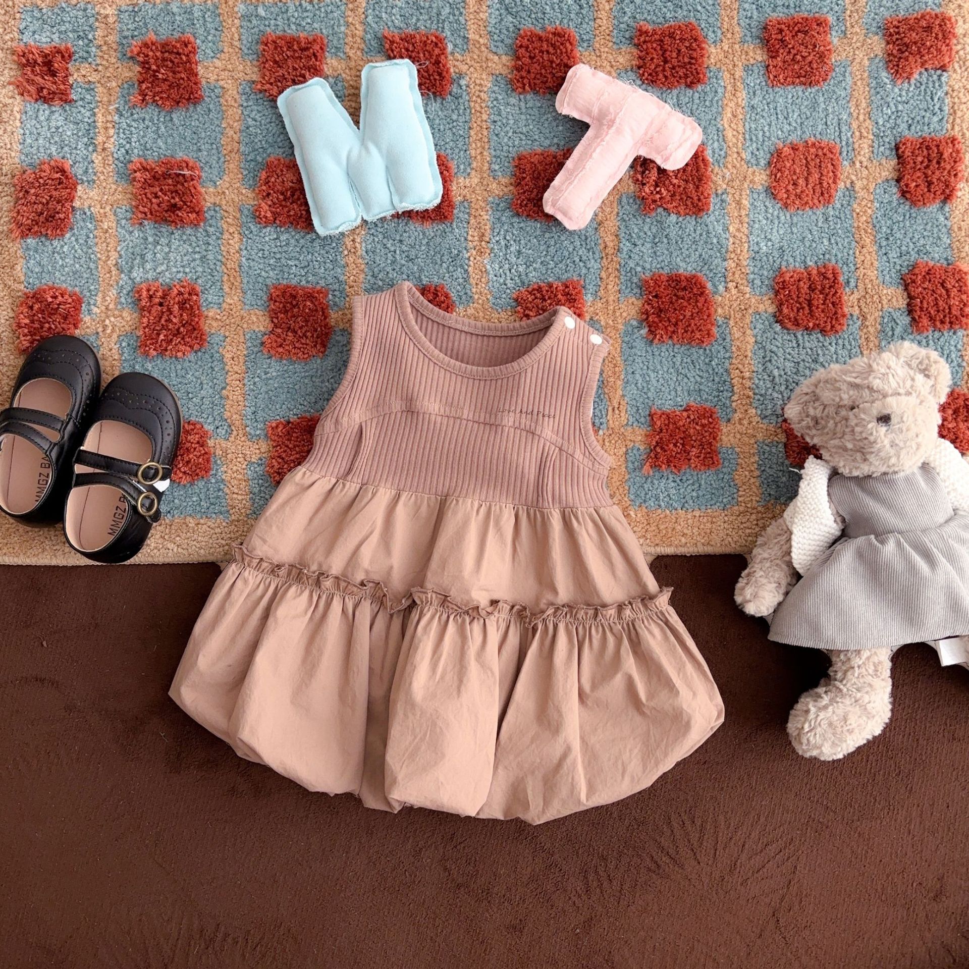 Vestido de verano para niñas 2025 nuevo estilo Clase A Vestido de princesa para bebés y niños pequeños Vestido de chaleco de color sólido para bebés de estilo occidental