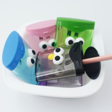 可爱表情，双孔大容量塑料手持式卷笔刀，易卷削的学生用削笔刀