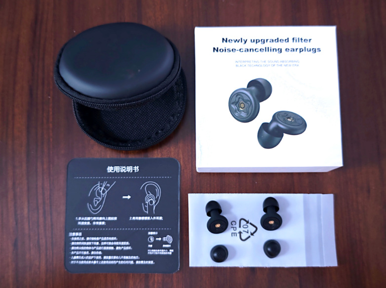 검은색 이어폰 + 지퍼 파우치 + 고급 컬러 박스 (선물 포장)