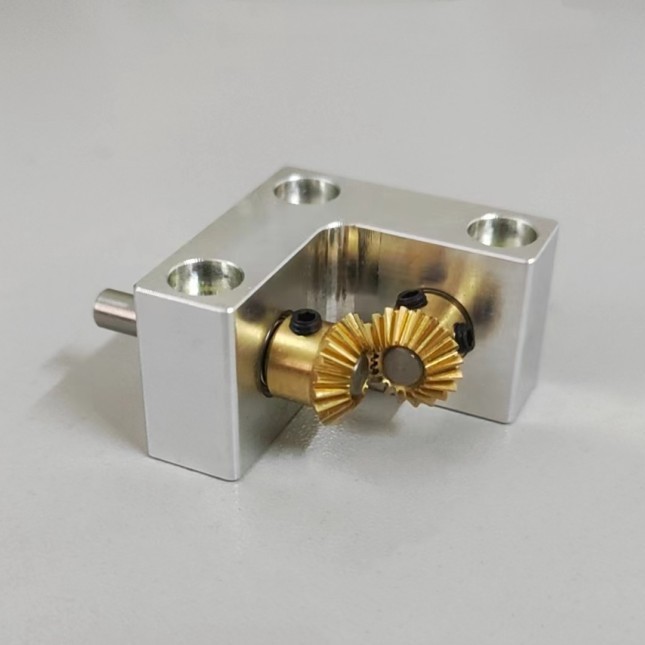 现货90度转换器 小型锥型伞齿轮箱直角换向器 输出轴径4mm速比1:1