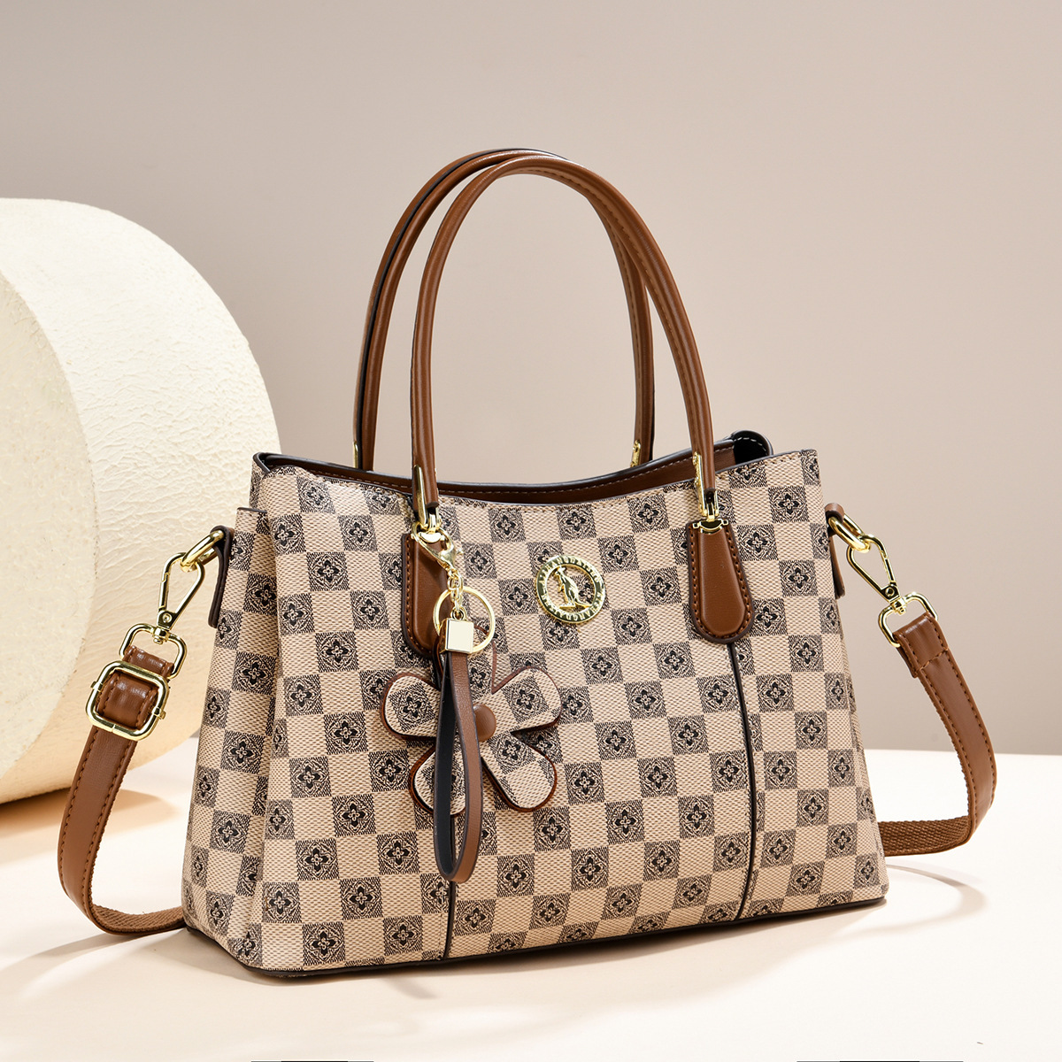 2026 nueva moda vieja flor bolso de mano mujer sensación de alto nivel retro color contraste bolso de hombro bolso de madres de mediana edad