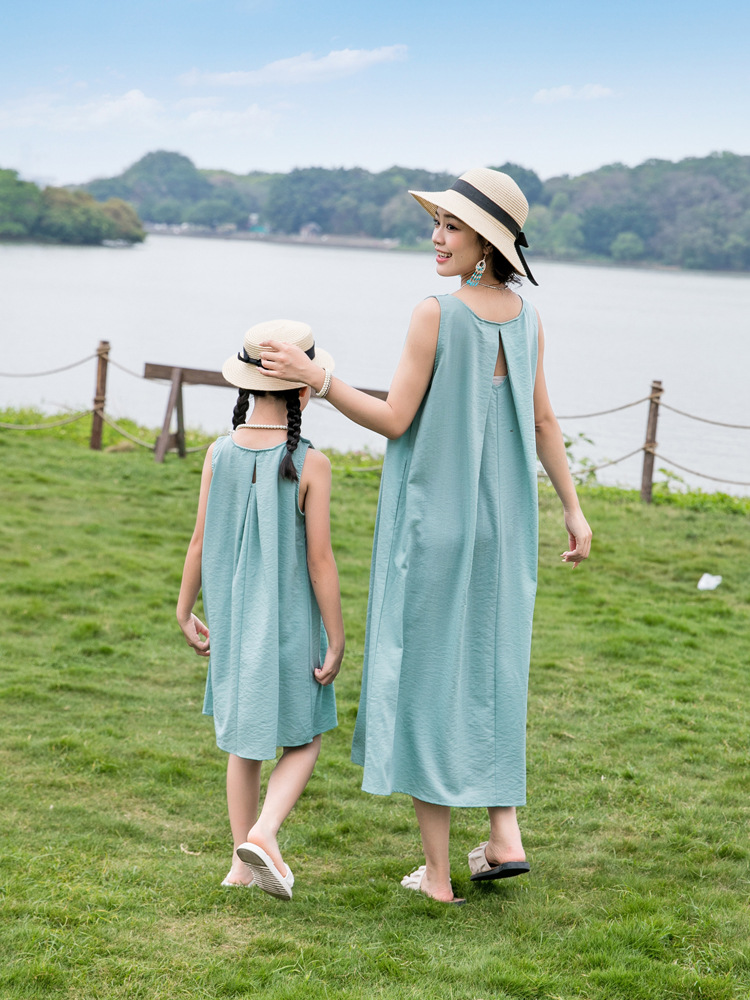 親子服のフランスの森系のしわの袖なしのワンピースの怠惰な風のゆったりしたベストのロングスカートの海辺の休暇のビーチウェア